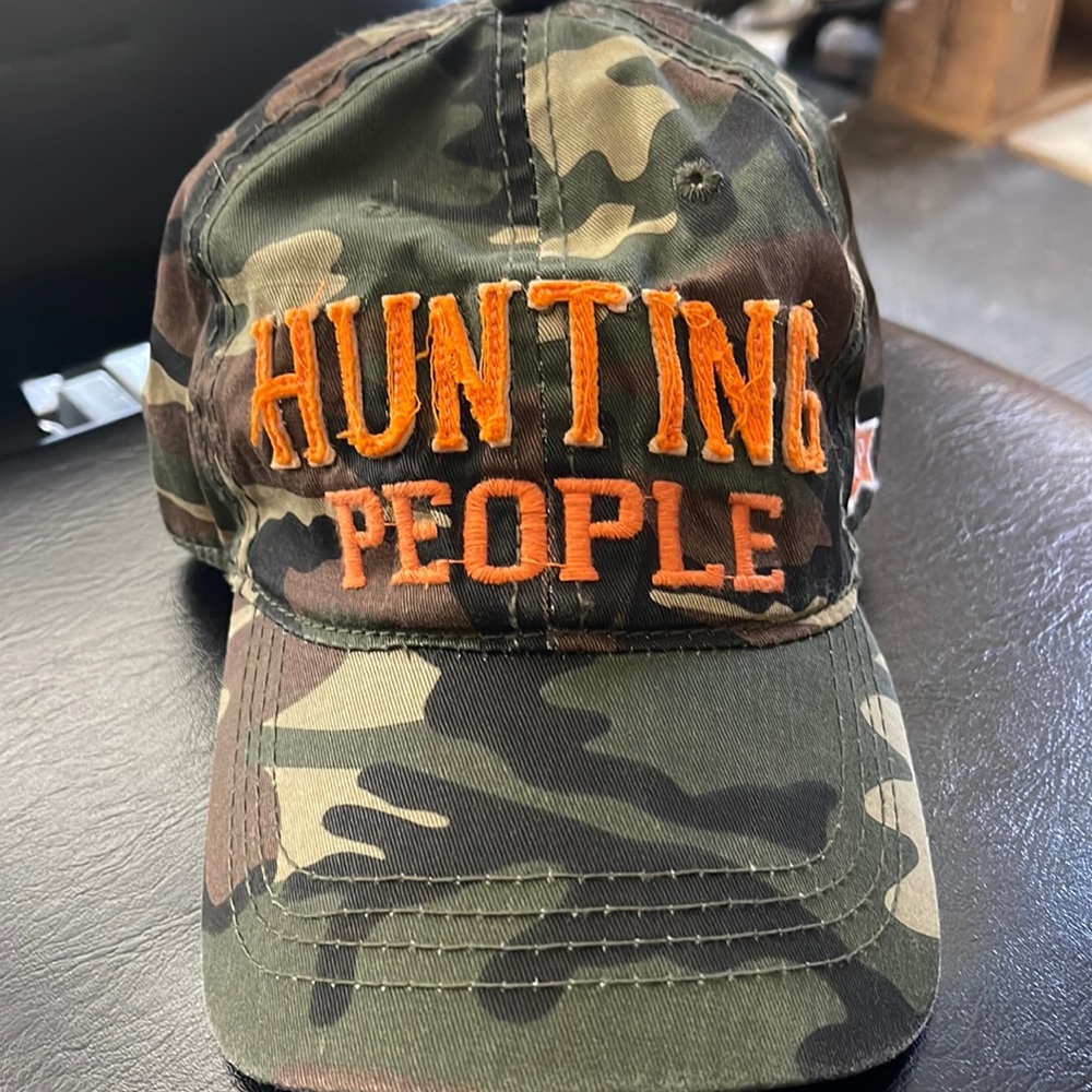 Camo “Hunting People” Hat. Excellent Condition. Adjustable back